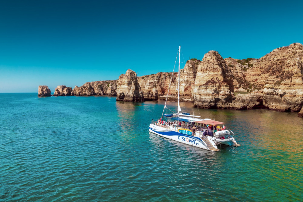 Lagos: Ponta da Piedade Caves & Coastline Catamaran Cruise