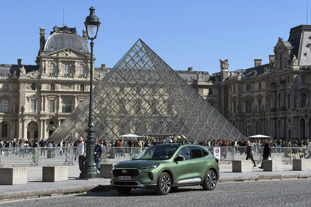 Private Louvre Tour with Hotel Pickup in Paris – Comfort & Expert Guide