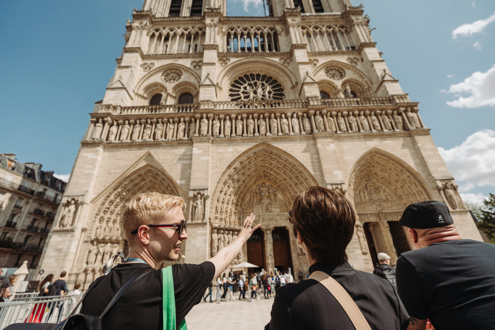 Paris City Tour: Eiffel Tower views, Île de la Cité & Louvre Access