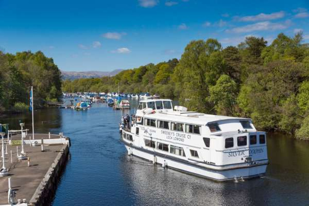 Stirling, Loch Lomond & Outlander Tour with Boat Cruise (16-seater coach)