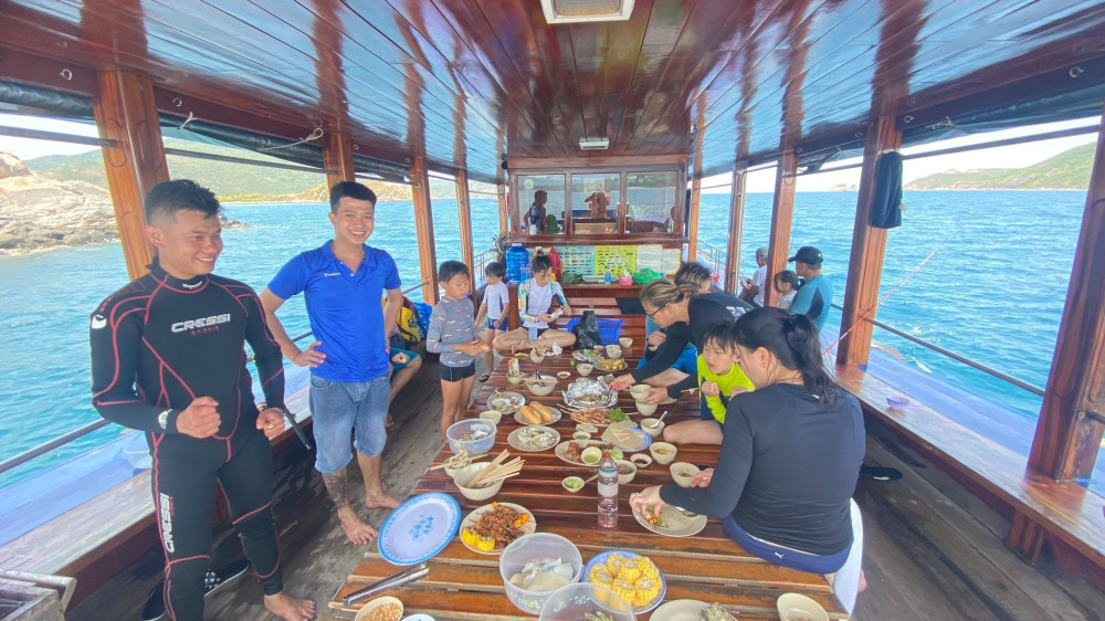 Nha Trang Bay Spearfishing Tour