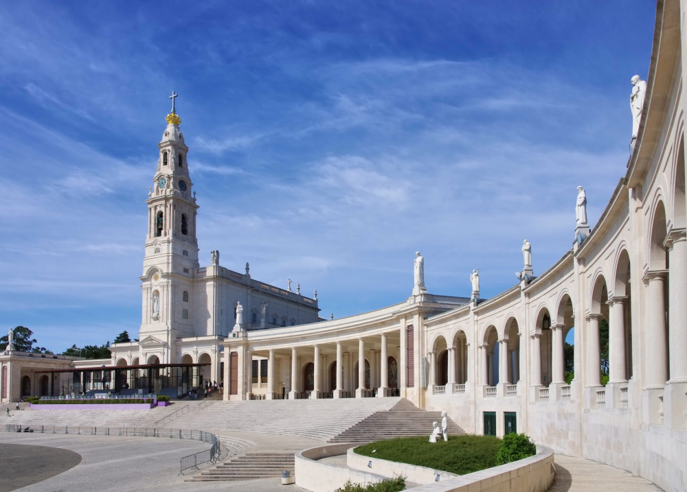 Private: Fátima, Óbidos, Batalha & Nazaré | Full-Day Tour
