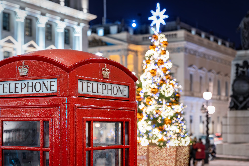 London: Christmas Lights Tour (Bus) + Return River Trip