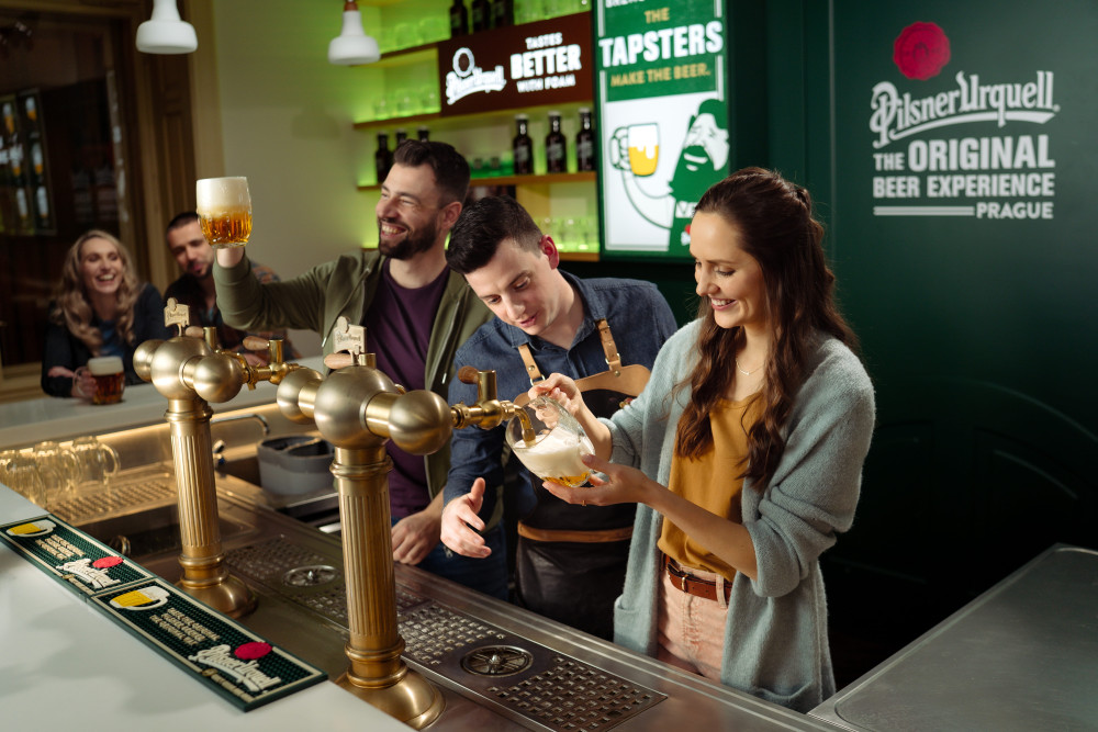 Prague: Beer Pouring Class at Pilsner Urquell Experience