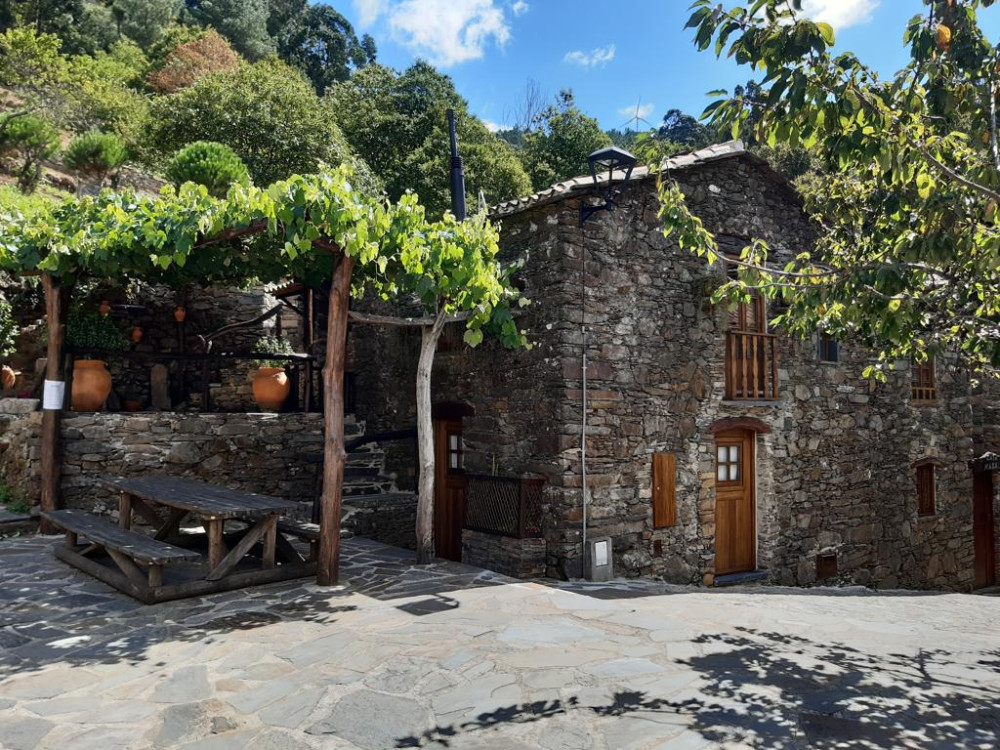 One-Way Private Porto to Lisbon, via Schist Villages with Hiking Option