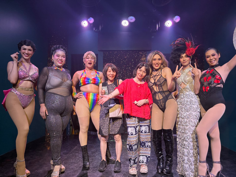 Chiang Mai: Ladyboy Cabaret – Stories, Dinner and Sparkle