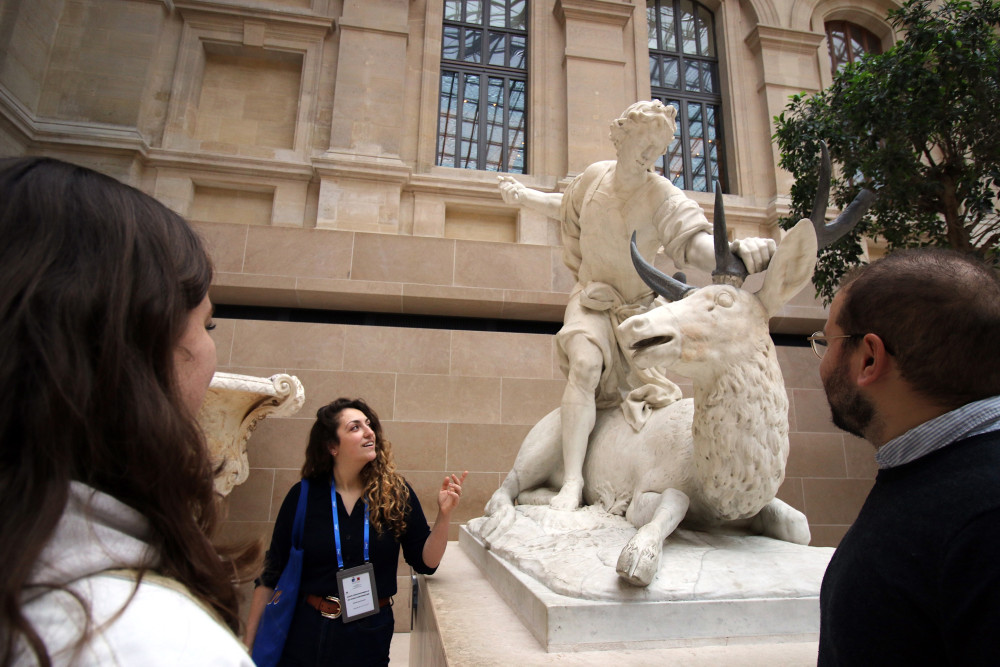 Private Louvre Tour with Hotel Pickup in Paris – Comfort & Expert Guide