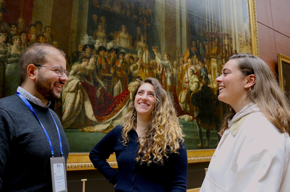 Louvre Small-Group Tour with Mona-Lisa & Highlights