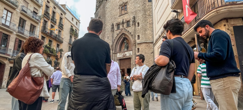 Barcelona El Born Private Walking Tour with Tapas & Flamenco Show