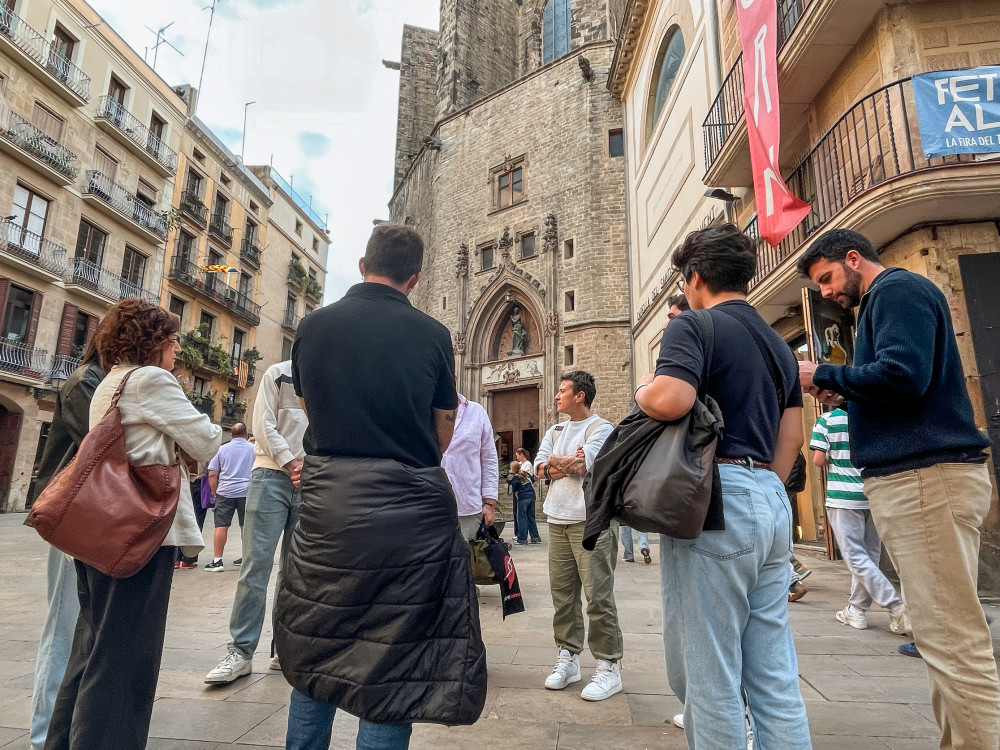 Barcelona El Born Private Walking Tour with Tapas & Flamenco Show
