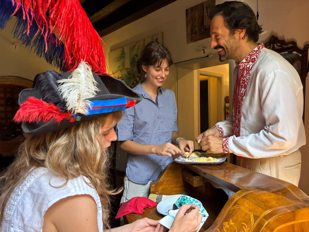 Private Venice Mask Painting & Family Cooking Class
