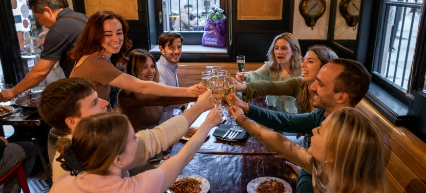 Barcelona Side Streets Tapas & Wine Tour with Eating Europe