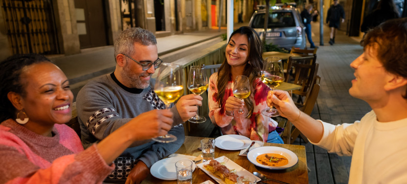 Poble-Sec Evening Tapas Small Group Tour