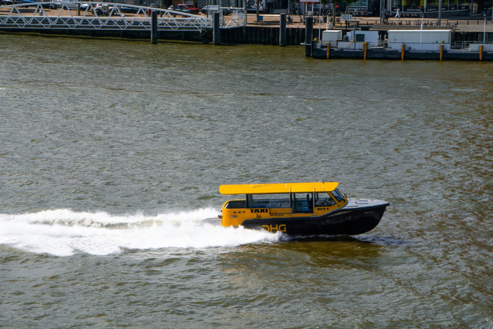 Kinderdijk Windmills & Boat Rides: Small Group from Rotterdam Cruise Port