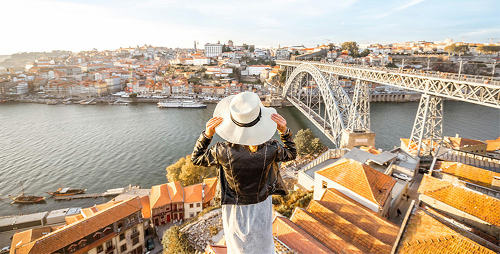 Lisbon to Porto Private Transfer With Up To 4 City Stops
