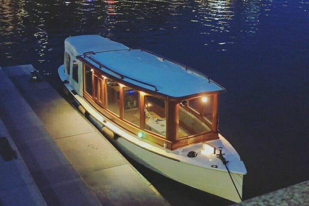 Romantic Private Boat Tour in Amsterdam Including Welcome Drink