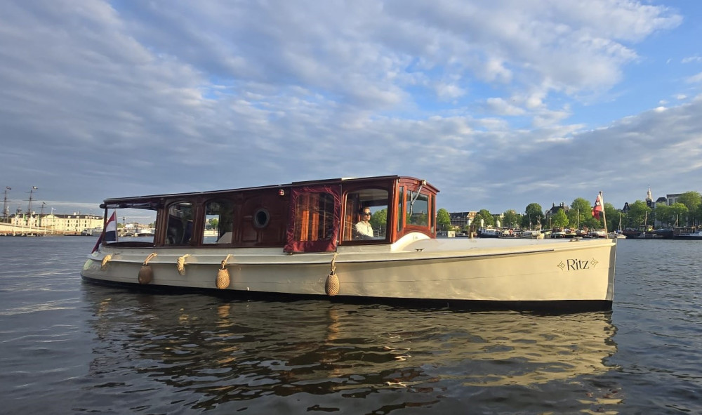 Private Boat Tour Amsterdam Including Welcome Drink On Historic Saloon Boat