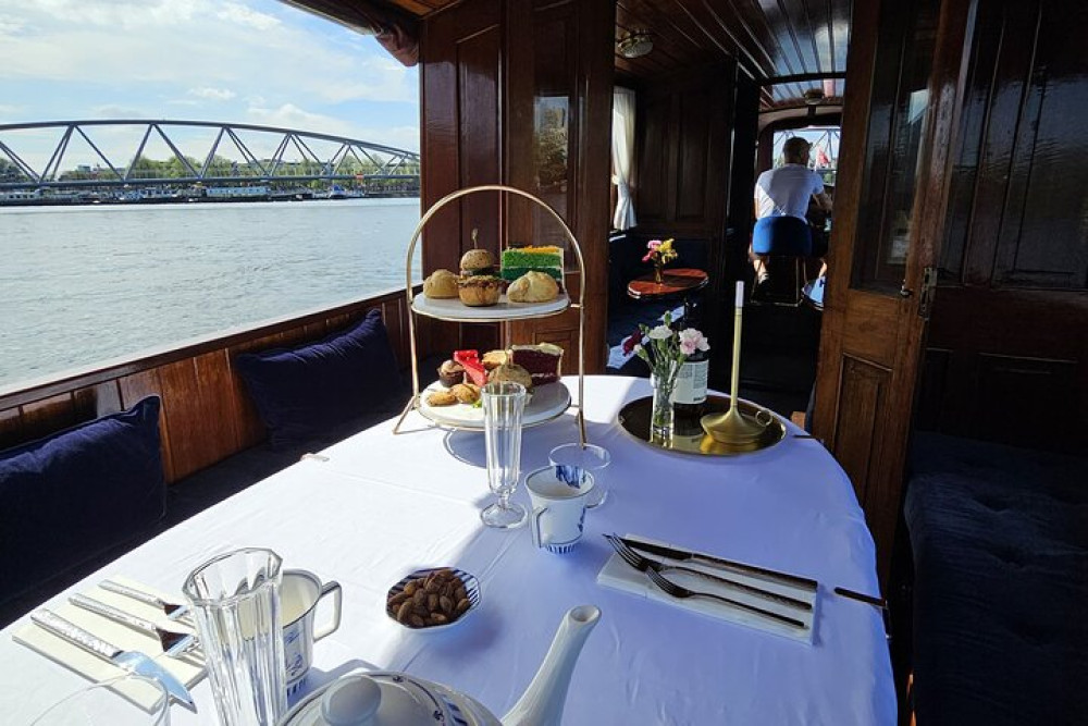 Private Dinner Cruise Including Drinks & 2-Course Dinner