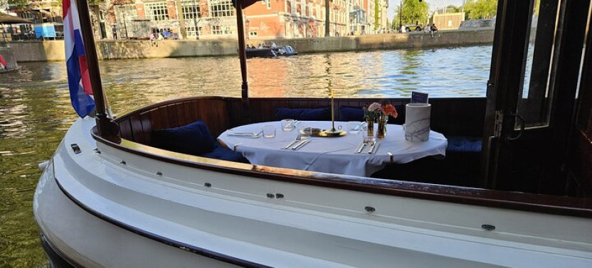 Private Dinner Cruise Including Drinks & 3-Course Dinner
