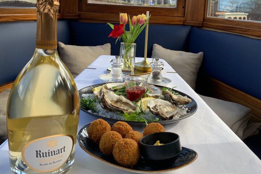 Private Dinner Cruise Including Drinks & 3-Course Dinner