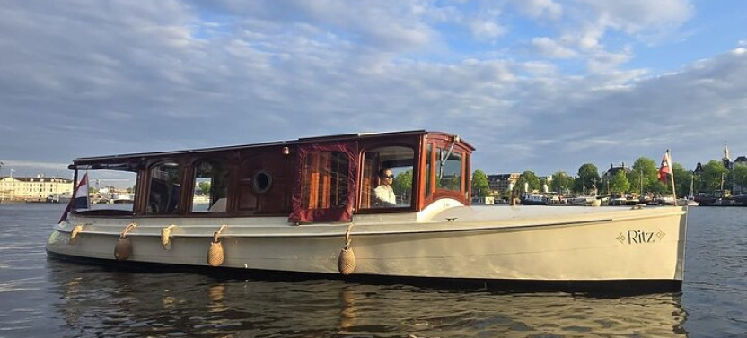 Private Boat Tour In Amsterdam With Welcome Drink