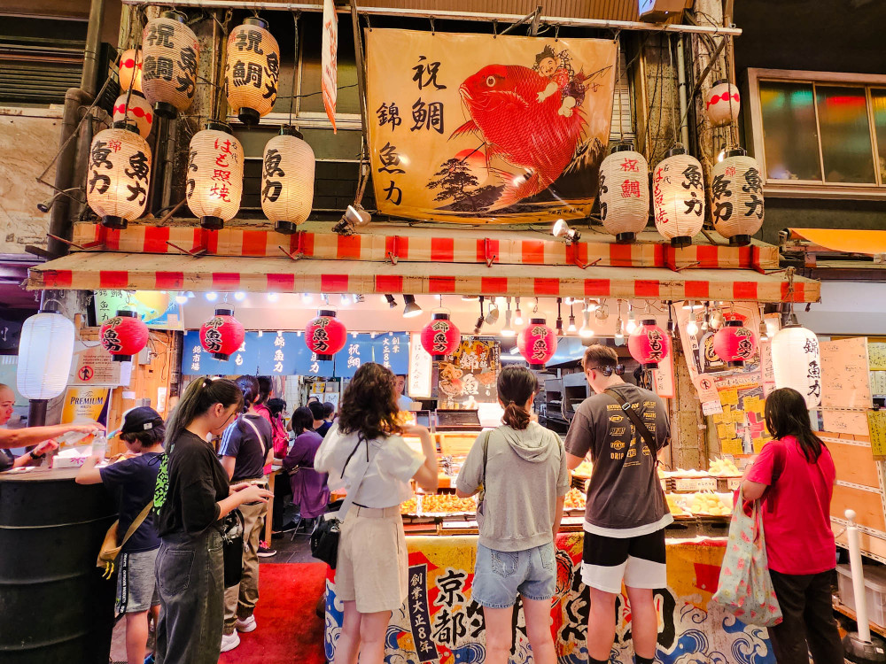 Kyoto Depachika & Nishiki Market Gourmet Food Tour with Local Guide