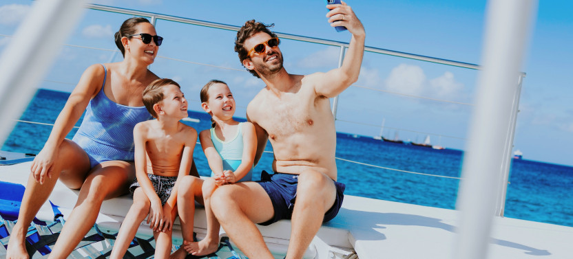 Sailing & Snorkeling Cruise With Open Bar