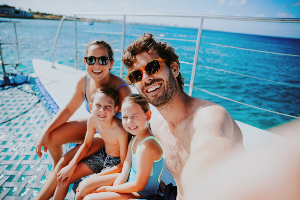 Sailing & Snorkeling Cruise With Open Bar