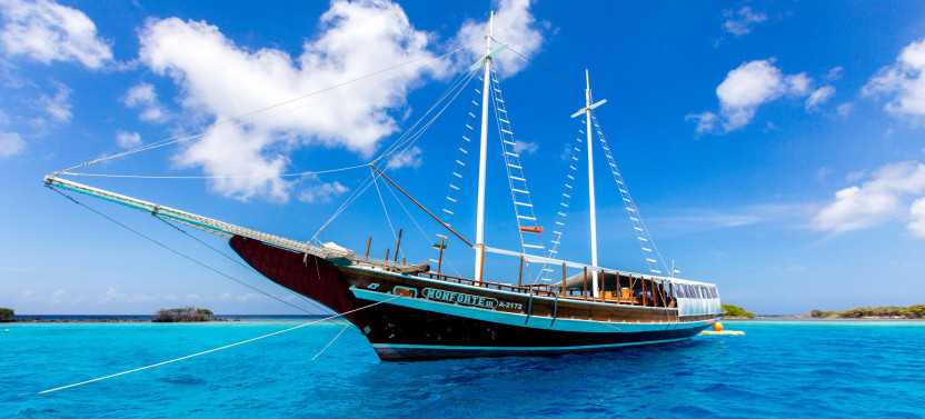 Spanish Lagoon Sailing and Snorkeling Cruise with Kayaking and Fresh Lunch