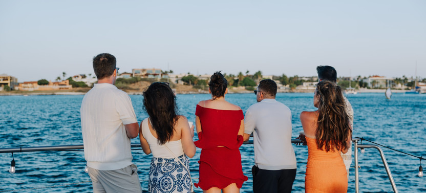 Romantic Sunset and Full Moon Cruise with Live Music in Aruba