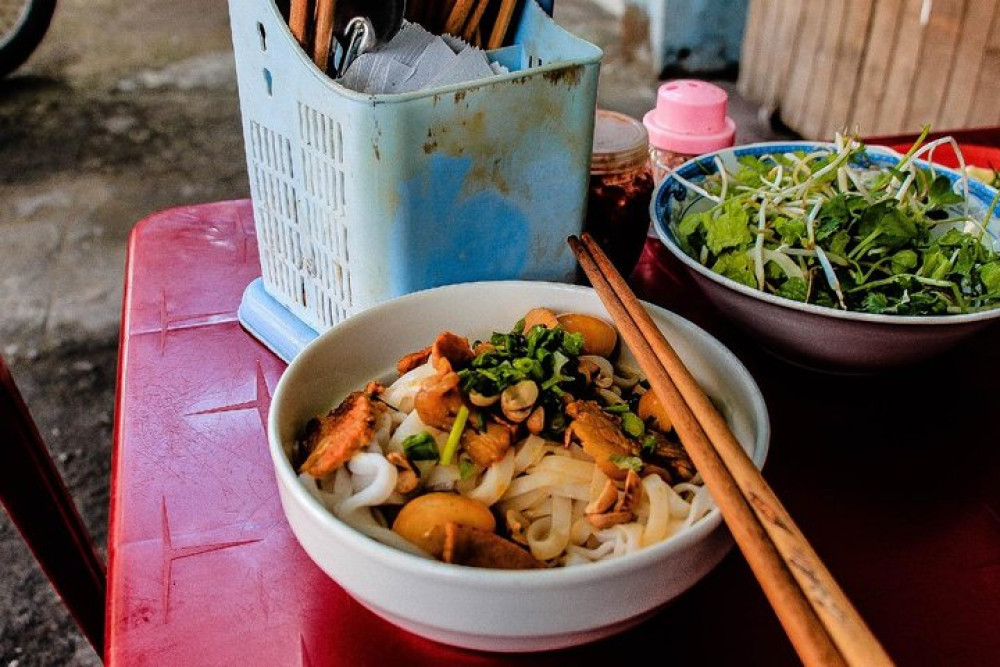 Half-Day Hoi An Street Food Tour with Local Guide from Da Nang