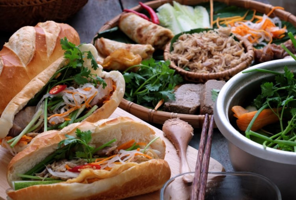 Eats After Dark: Ultimate Saigon Street Food Adventure - Night Tour