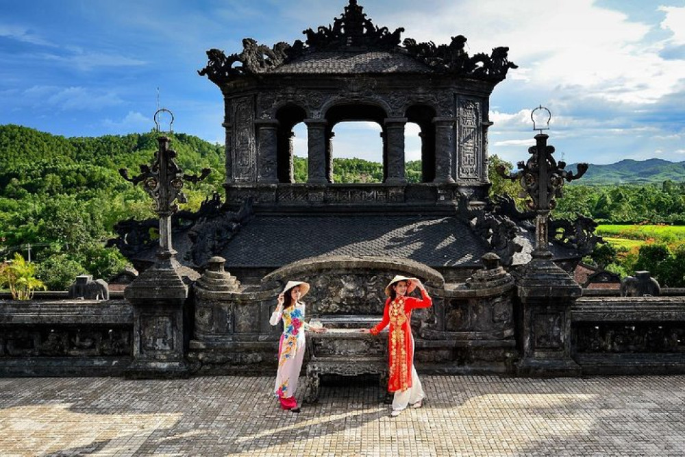 Full-Day Hai Van Pass Scenic Drive & Hue Imperial City