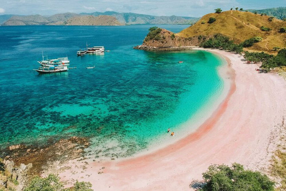 Full-Day Pink Beach & Southeast Gili Islands Boat Tour