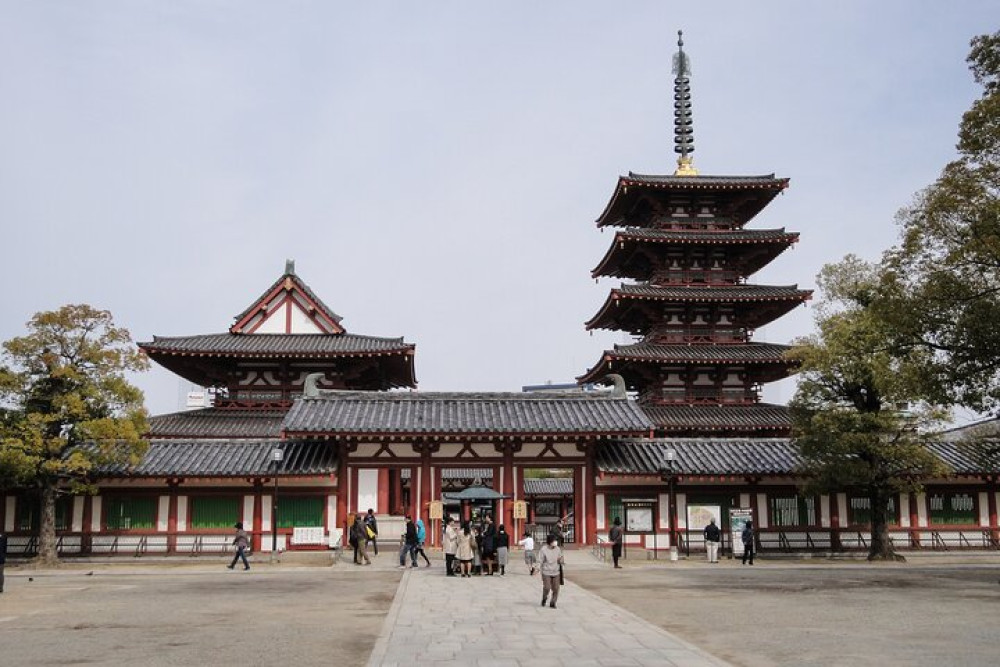 Private Customizable Full-Day Historical Walking Tour of Osaka
