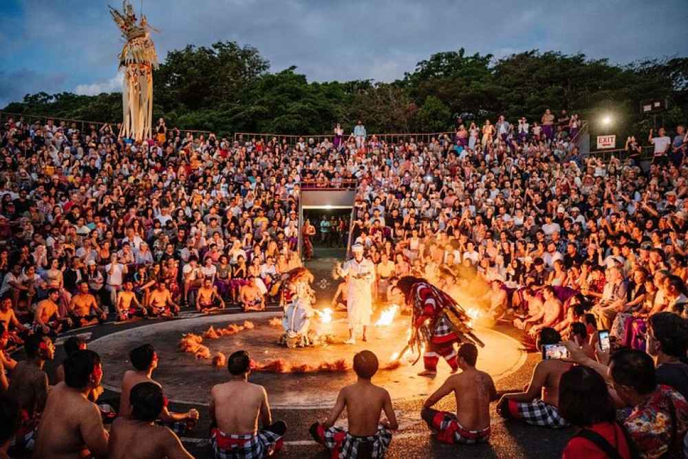 Skip-the-Line Uluwatu Temple, Kecak Fire Dance & Suluban Beach