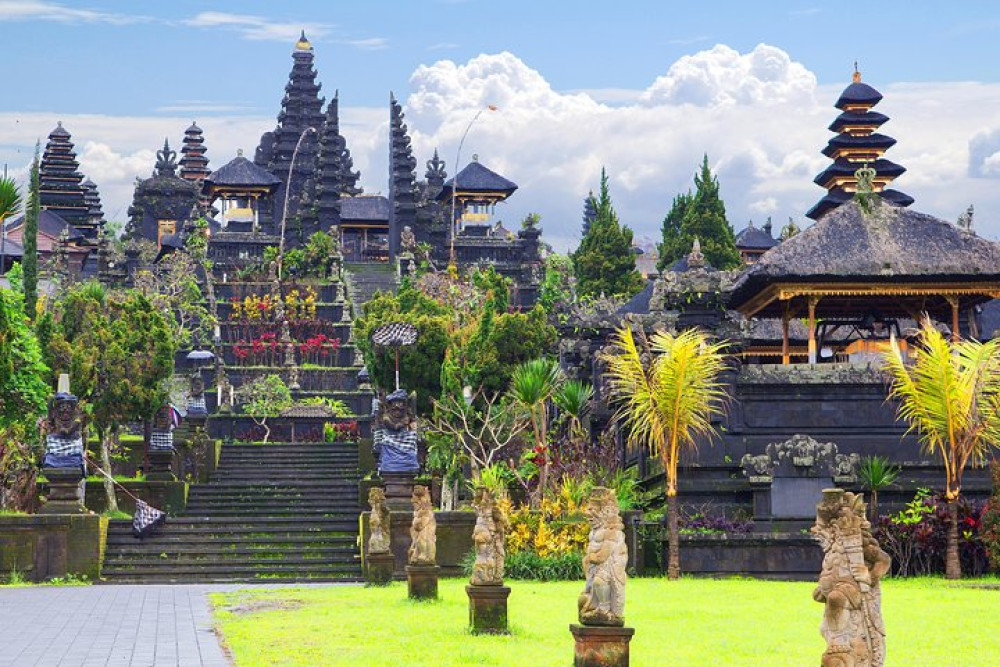 Private Spiritual Temples & Traditional Village Tour in Bali