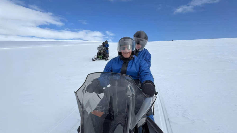 Snowmobile on Langjökull Glacier from Húsafell