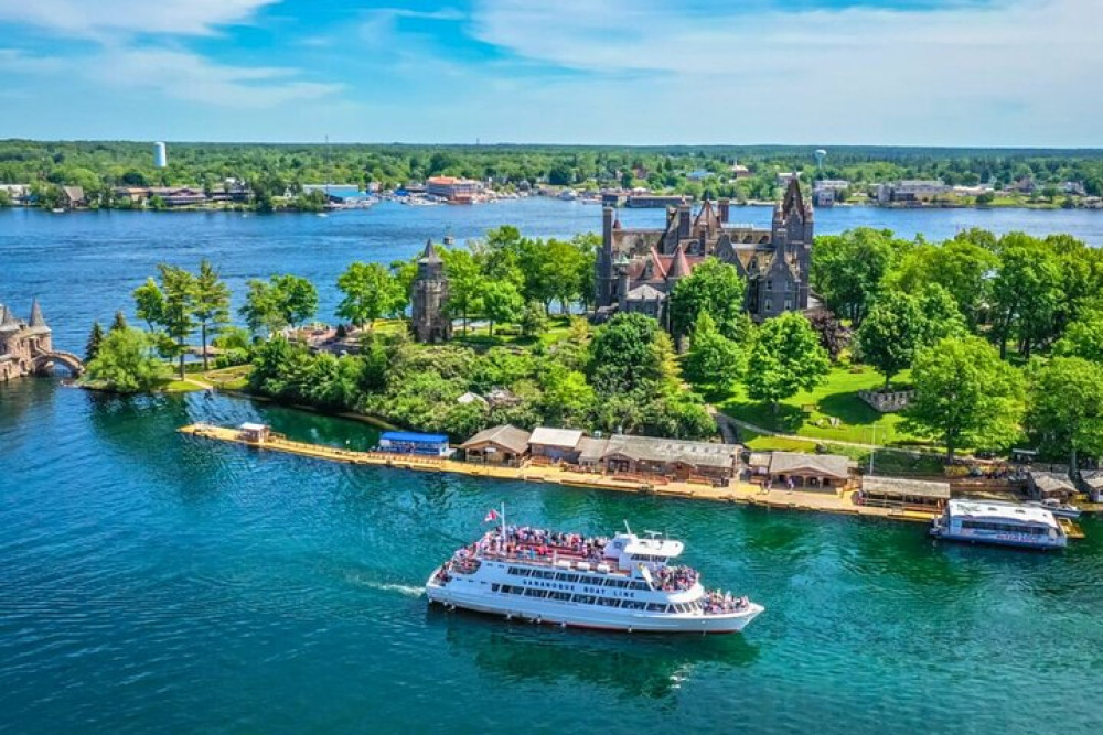 Private Tour to 1000 Islands from Toronto with Castle Boat Cruise