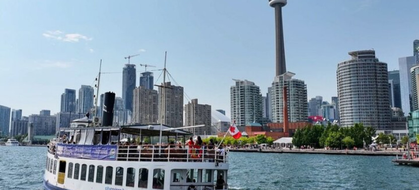 Best of Toronto City Tour with Boat Cruise & CN Tower