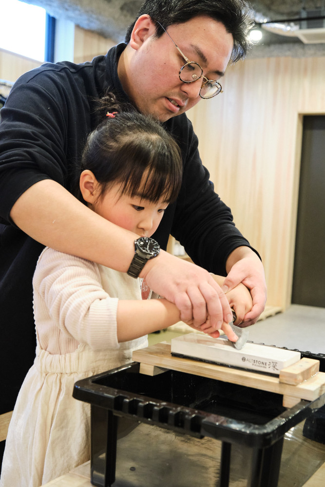 Make Your Own Japanese Knife (Sharpening and Engraving)