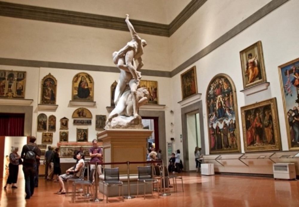 Accademia Guided Tour + 24/48h Hop on Hop off Bus