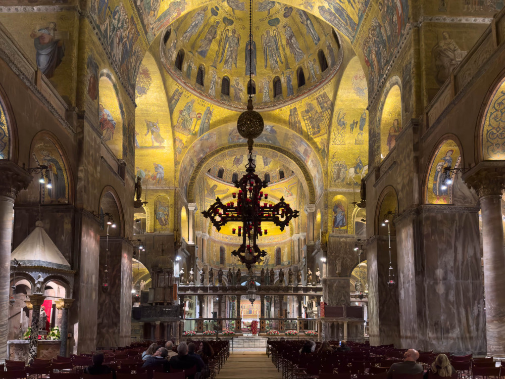 Express Semi Private Guided Tour of St Marks Basilica with Terrace Access