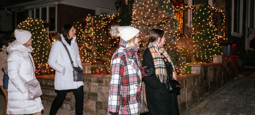 NYC Holiday Lights and Dyker Heights Luxury Bus Tour