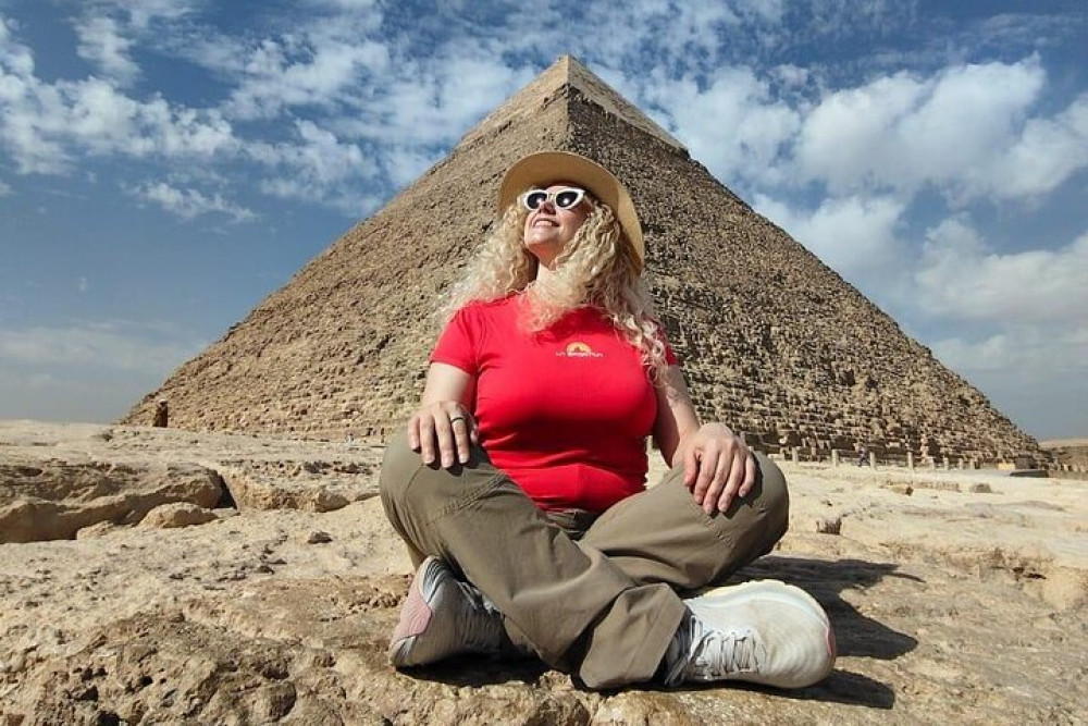 Cairo VIP Tour: Pyramids, Sphinx, Grand Egyptian Museum & Bazaar