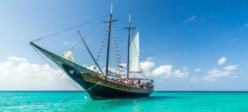Aruba Sailing and Snorkeling Cruise with Shipwreck, Rope Swing & BBQ