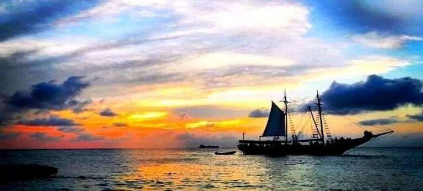 Sunset Schooner Sail with Open Bar & Rope Swing in Aruba