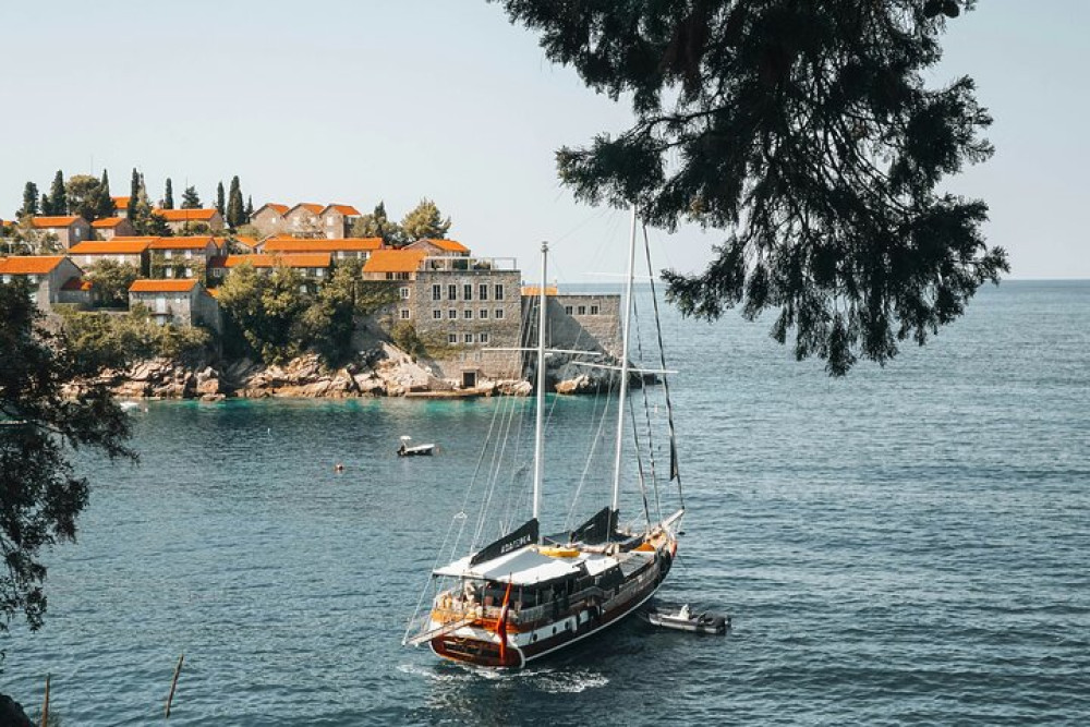 Kotor: Budva and Sveti Stefan Guided Shore Excursion