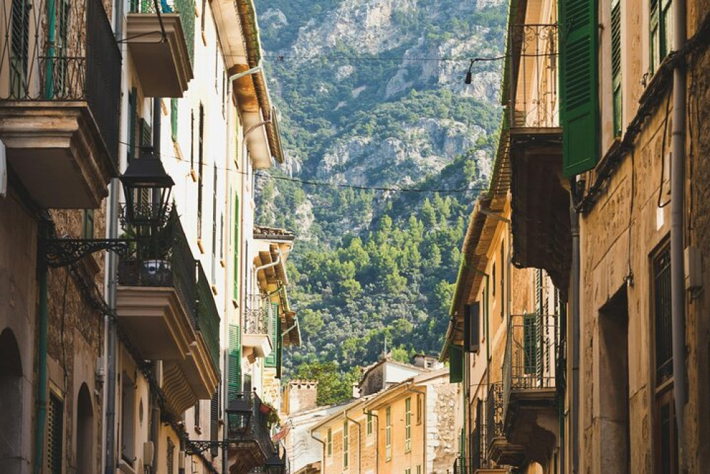 Mallorca Shore Excursion to Soller, Valldemossa, and Deia