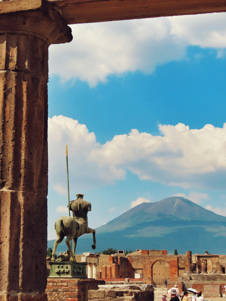 Naples: Pompeii Transfer & Guide Shared Small Group Explorer